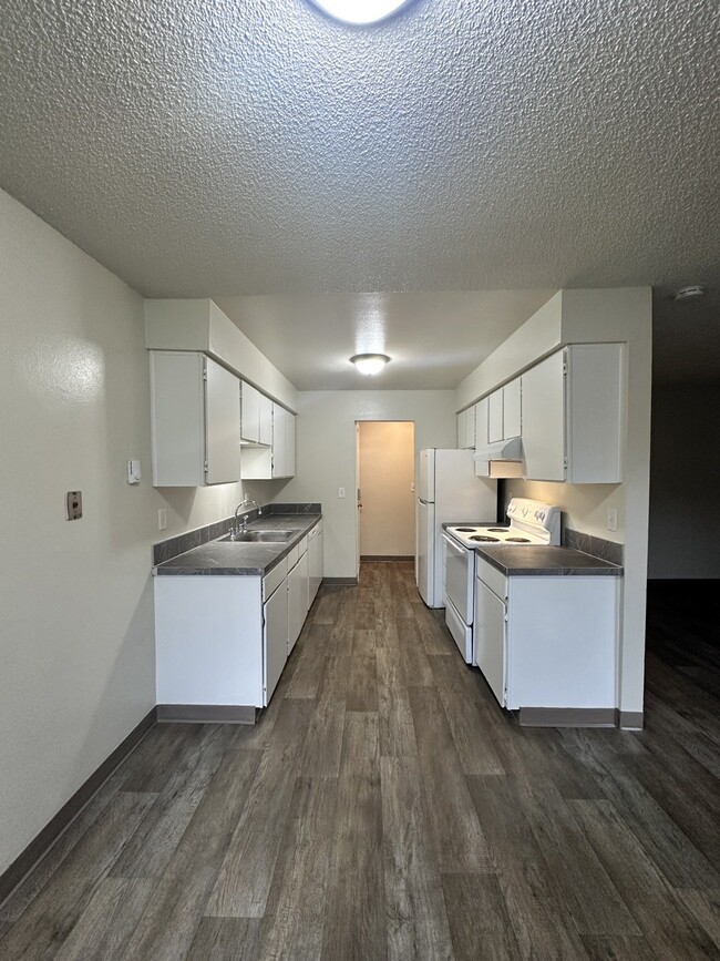 Building Photo - 2 - Bedroom Apartment, Down Stairs, Near T...