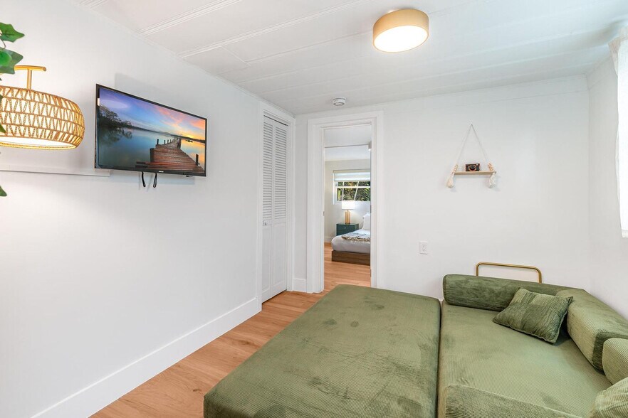 Building Photo - 1336 NE 14th Ave