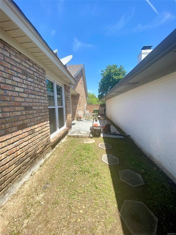 Building Photo - 3050 Sutton Dr