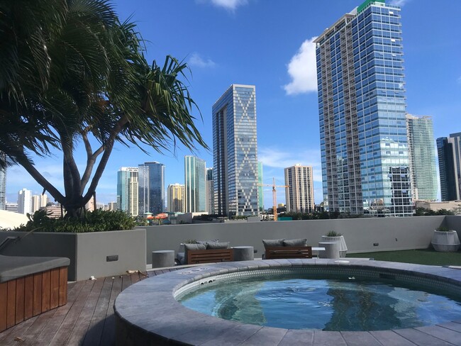 Building Photo - End Unit |  Luxury Condo | The Symphony | 2 Bed 2 Bath 2 Parking