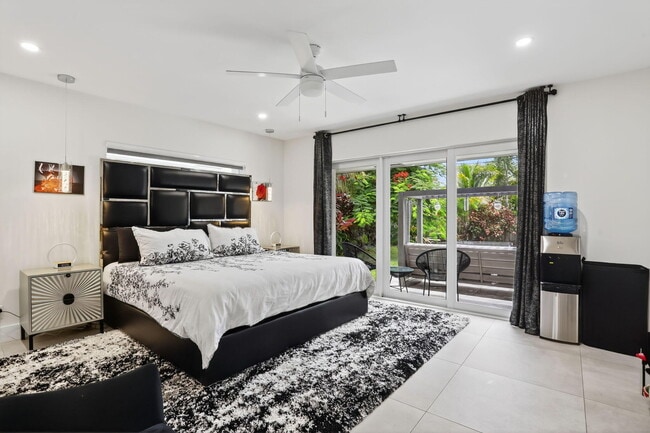 Building Photo - 600 NE 4th St