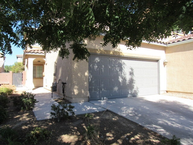 Building Photo - Great 2 Story Townhome in Gated Community!