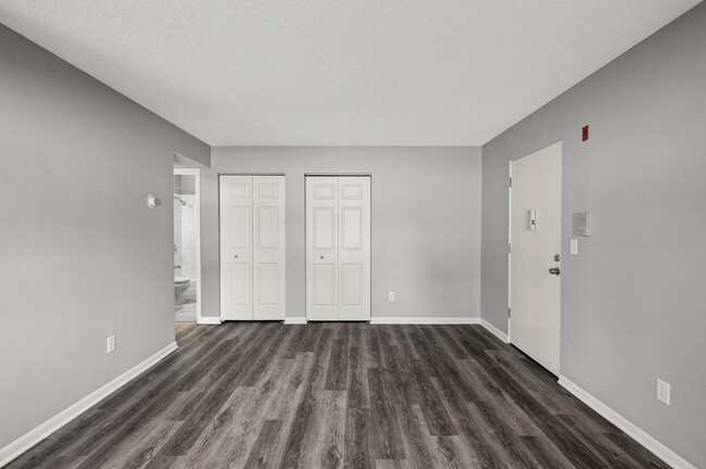 Building Photo - Rosco Apts-2720