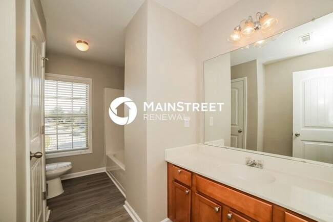 Building Photo - 4 Bedroom Pet-Friendly Home in Union City, GA with Main Street Renewal