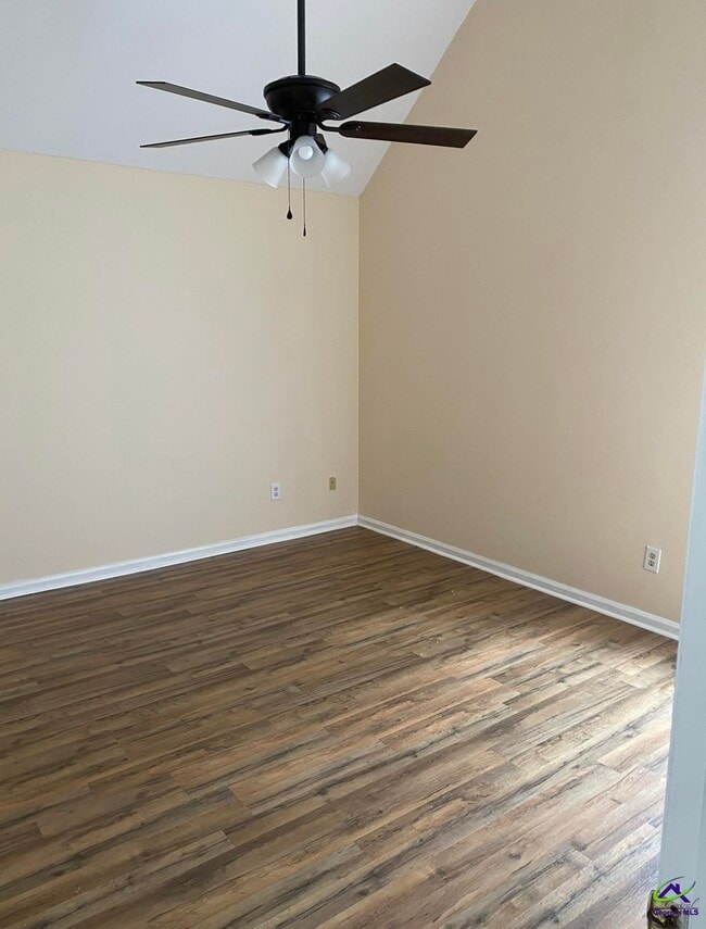 Building Photo - 110 Country Cove
