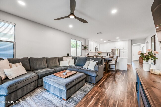 Building Photo - 3156 E Country Shadows St