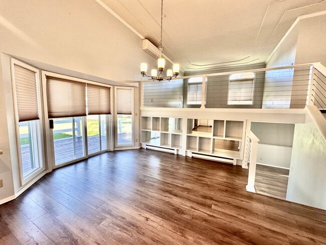 Building Photo - 1965 Mission Way S