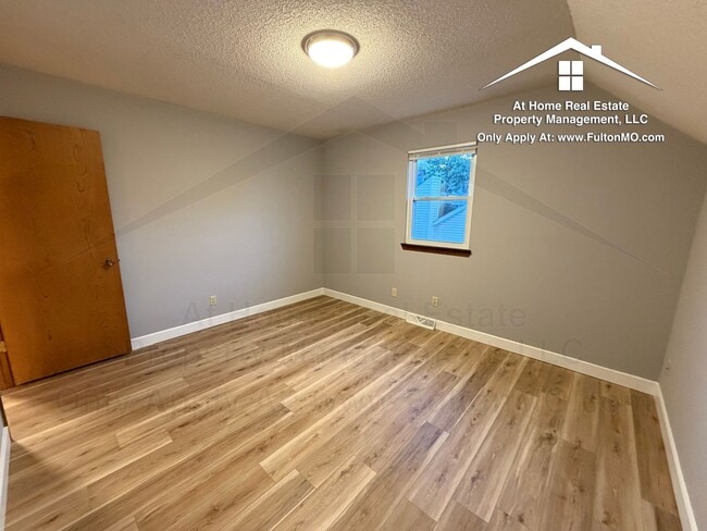 Building Photo - 2711 Mayflower Dr