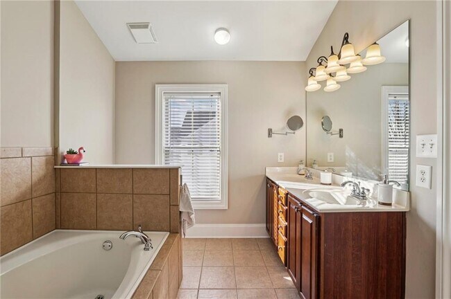 Building Photo - 305 Le Gran Bend