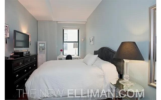 Building Photo - 225 Fifth Avenue