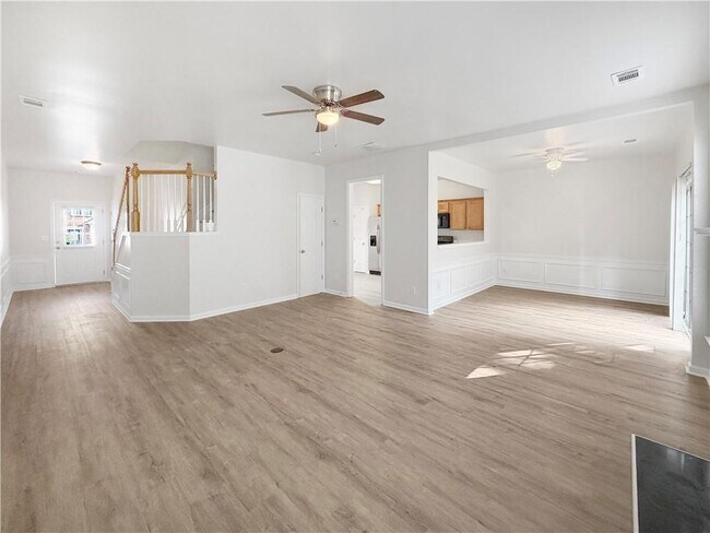 Building Photo - 2425 Fairlie Dr