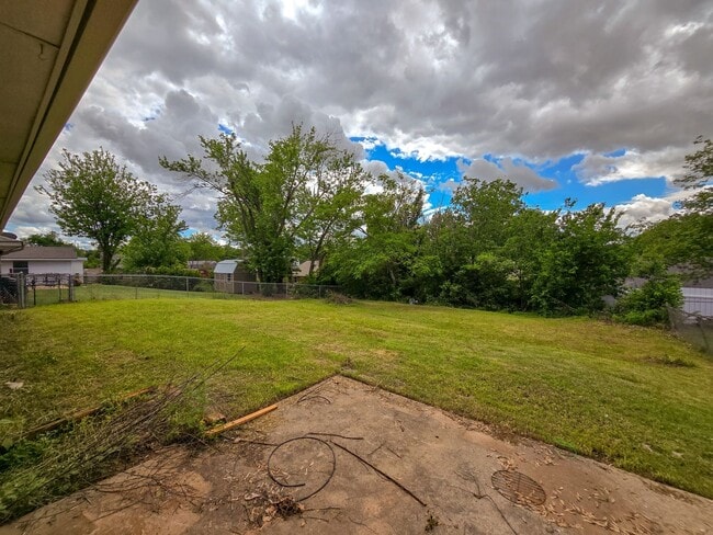 Building Photo - 3 Bedroom 2 Bath home in Shawnee!