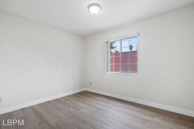 Building Photo - 4 br, 2.5 bath House - 417 E 41st St