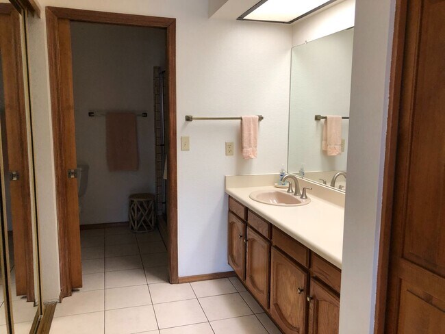 Building Photo - Manor 683 - Seasonal