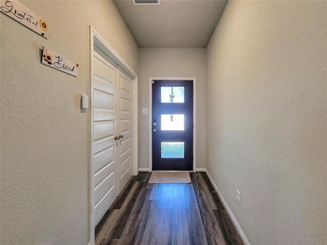 Building Photo - 2211 E WInding Pines