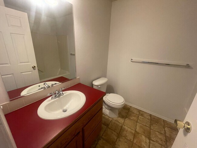 Building Photo - Sunshine Meadow 3 Bed/2 Bath Rancher