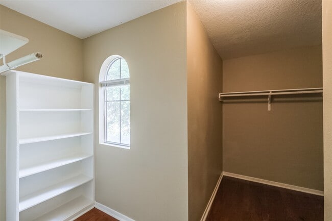 Building Photo - 13223 Gendley Dr