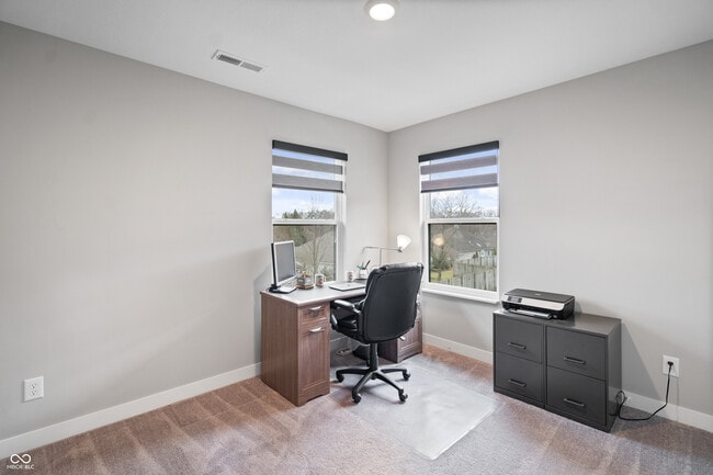 Building Photo - 661 Golborne St