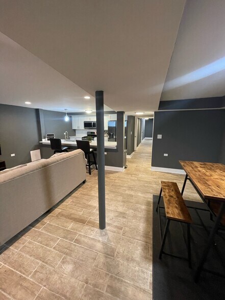 GARDEN UNIT - 4836 S Michigan Ave