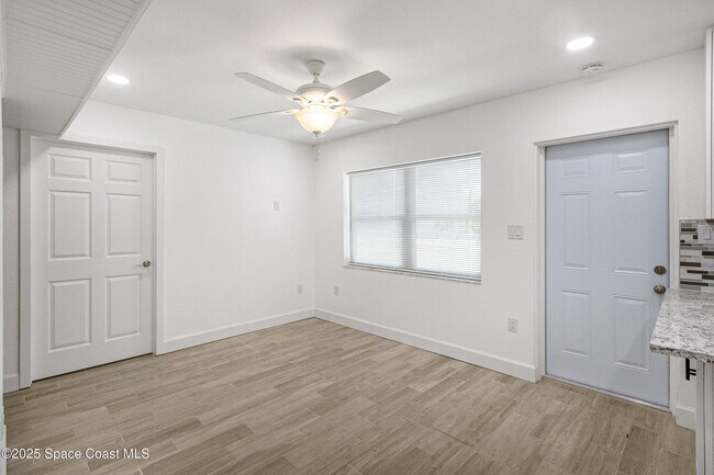 Building Photo - 2364 Pineapple Ave