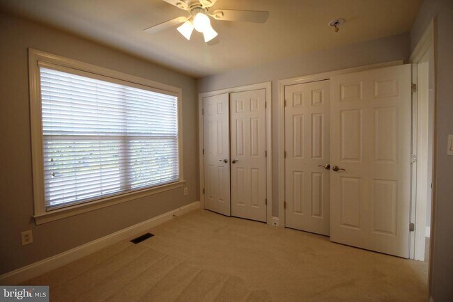 Building Photo - 44136 Riverpoint Dr