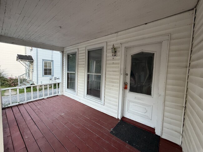 Building Photo - 213 Clinton St