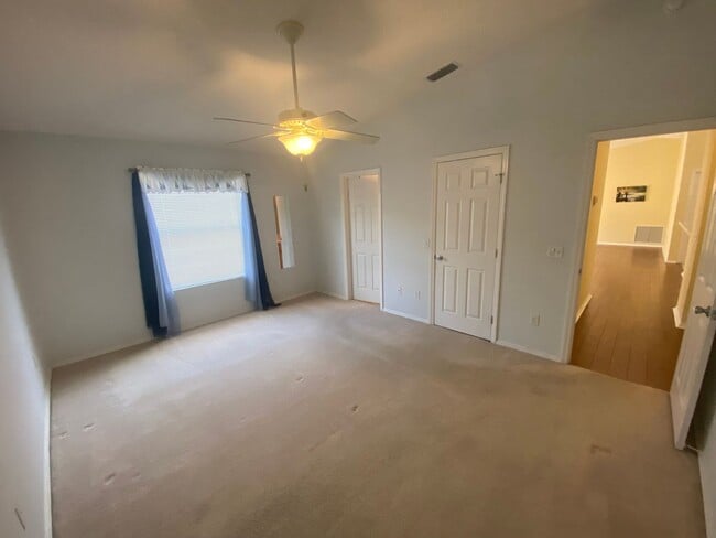 Building Photo - Lovely and Spacious Unfurnished, 2 + 2 Pat...