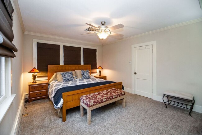 Building Photo - 2 Bedroom + Office, 3 Bath in Old Town Fort Collins