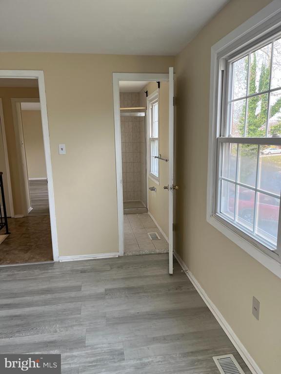 Building Photo - 42 Genesee Ln