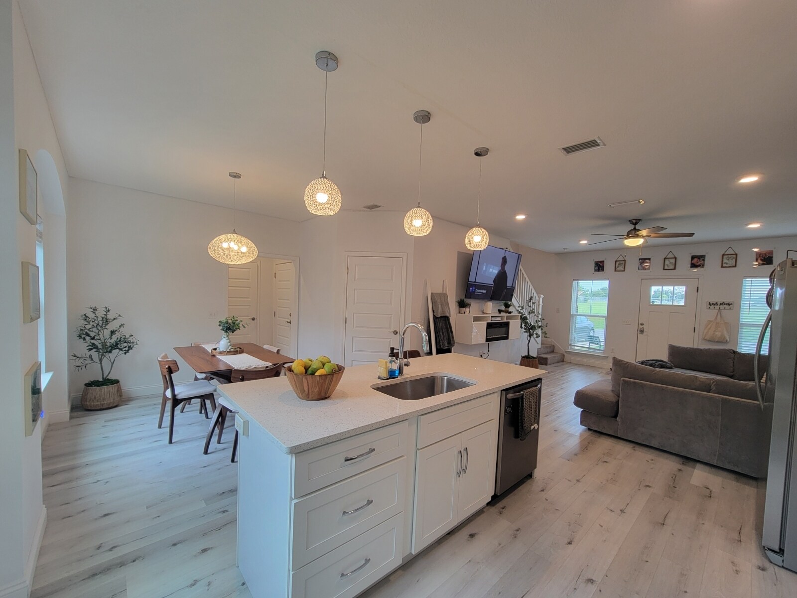 Building Photo - 652 Helen Ave