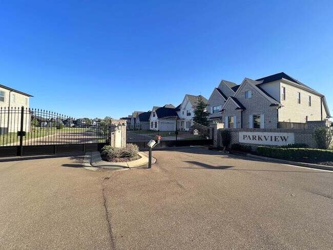 Building Photo - 607 Covington Walk Ln S