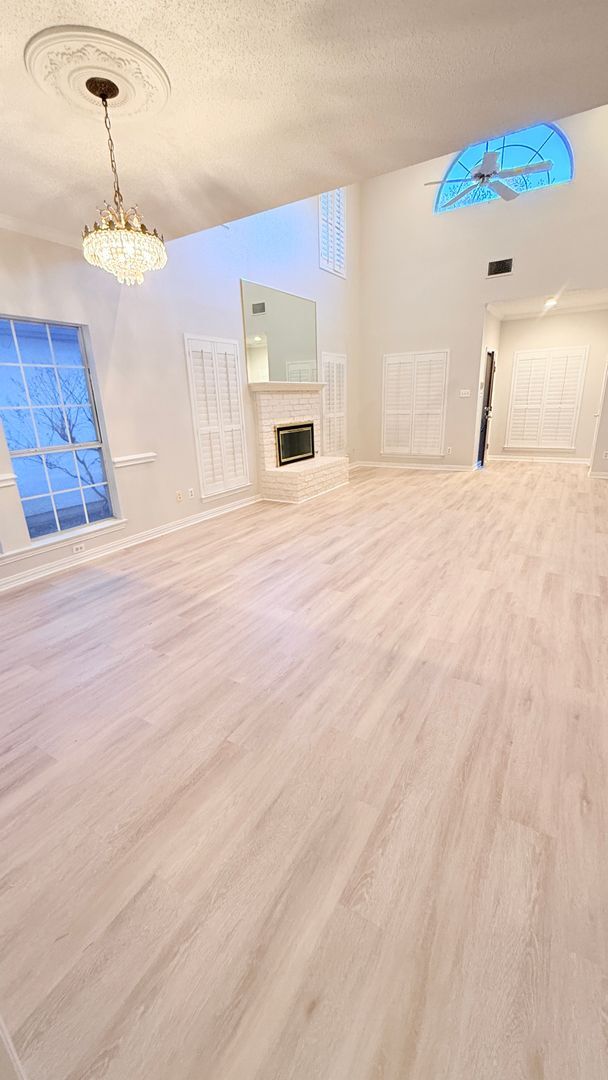 Building Photo - 3 Bedroom/2.5 Bath with den/bonus room and 2 Car Garage