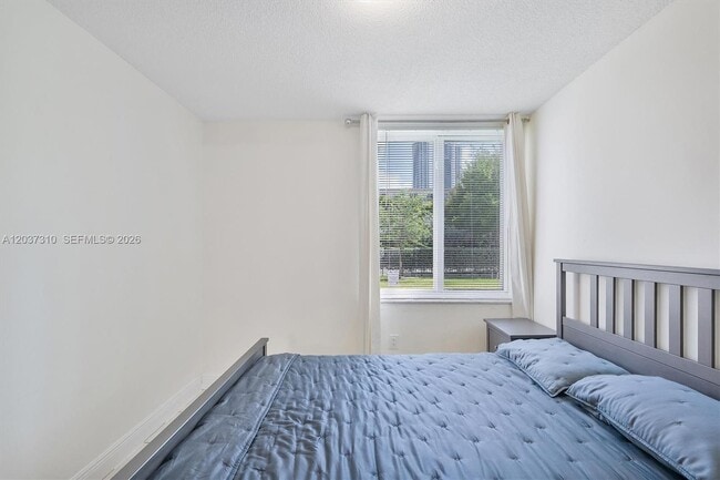 Building Photo - 250 180th Dr