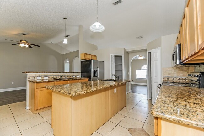 Building Photo - 7245 Nottinghamshire Dr