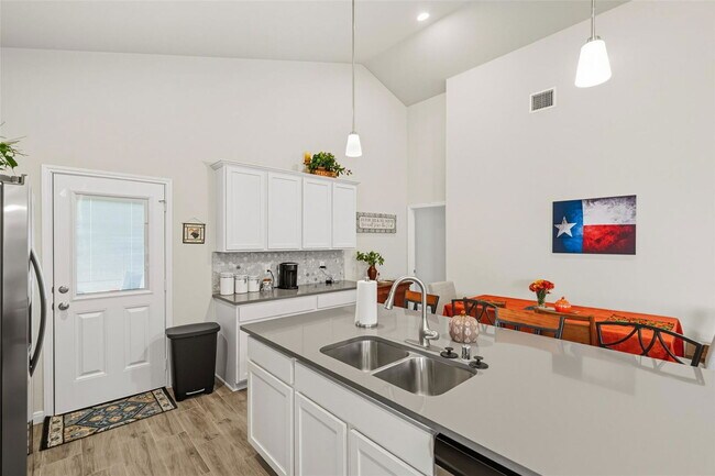 Building Photo - 9977 Tammy Ln