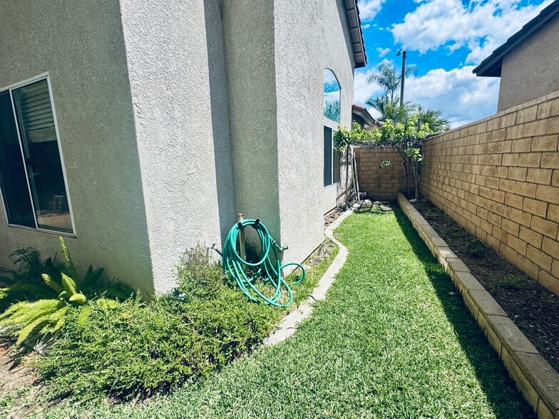 Sideyard - 2834 Rolling Meadow Dr