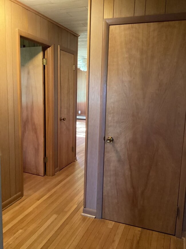 Building Photo - Roomy Rancher in Blue Ridge Summit