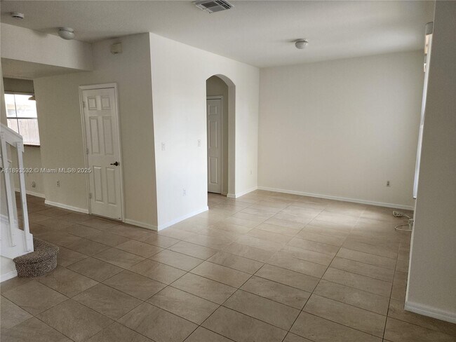 Building Photo - 10831 SW 240 Ln