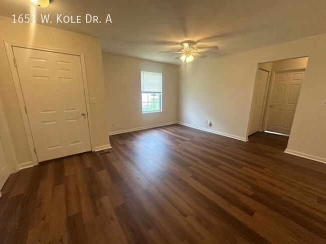 Building Photo - 1651 W Kole Dr