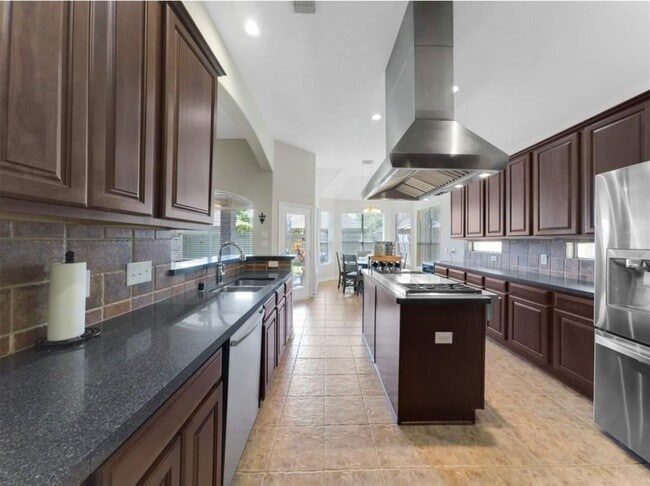 Building Photo - 11711 Canyon Bend Dr
