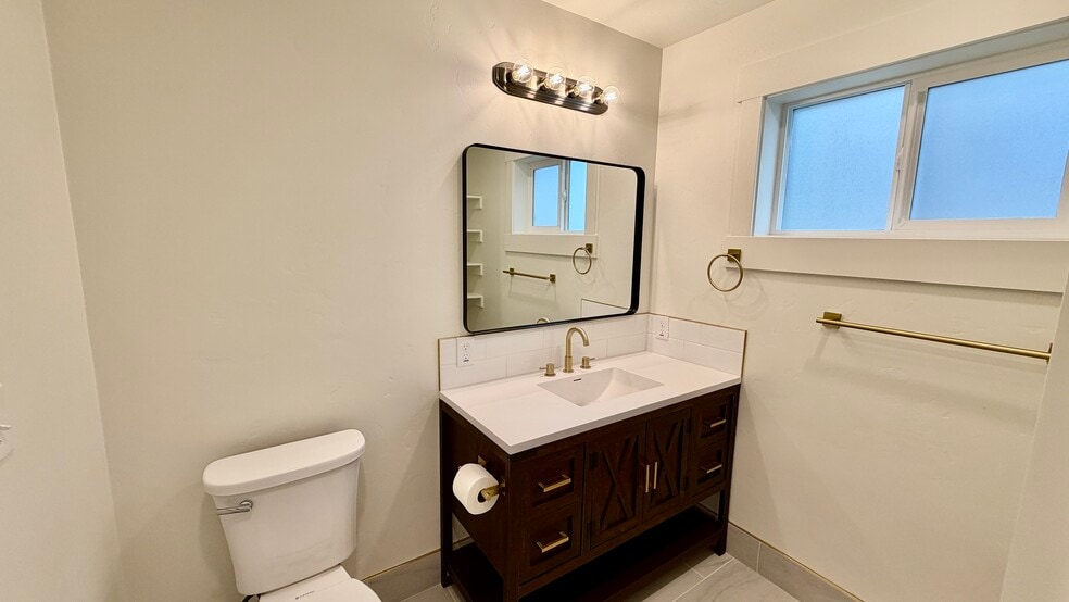 Building Photo - 145 N Byron Ave