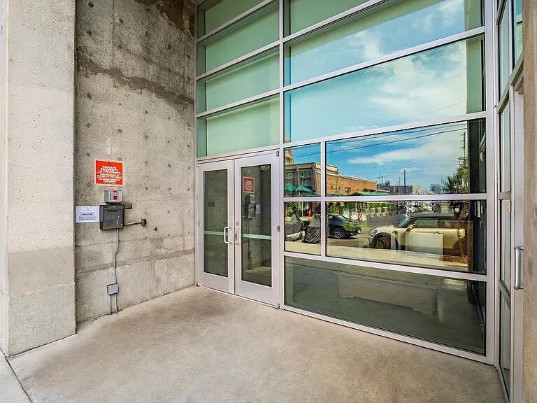 Building Photo - 510 S Hewitt St