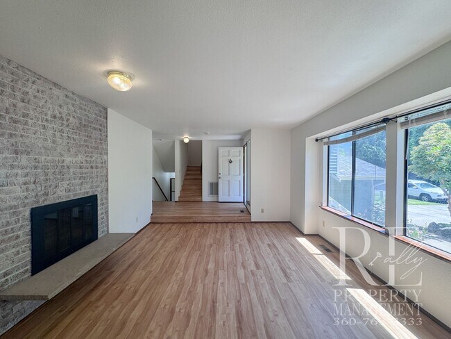 Building Photo - Spacious Poulsbo Home with Large Basement, Fenced Yard & Garden Space