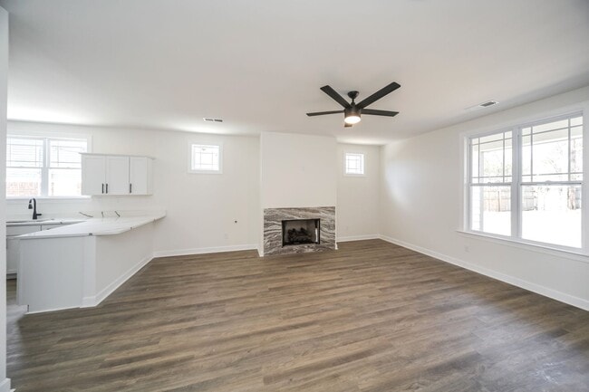 Building Photo - Beautiful Home For Rent in Rozelle-Annesdale Neighborhood!