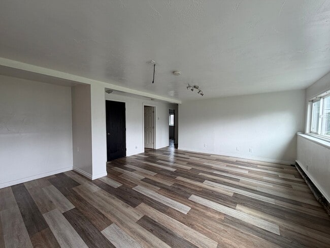 Building Photo - Beautifully remodeled Home in NE Anchorage