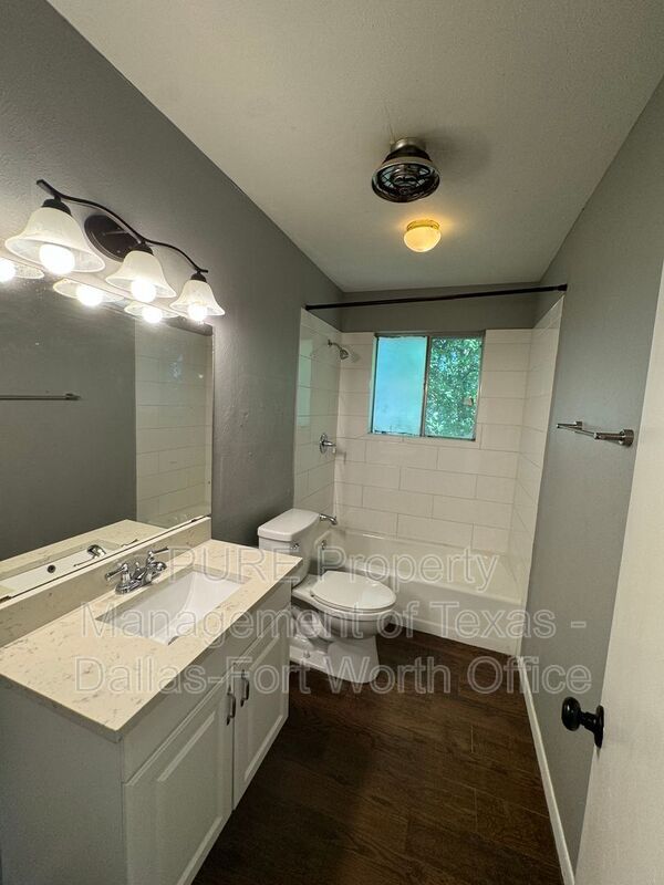 Building Photo - 4256 Ambrose Dr