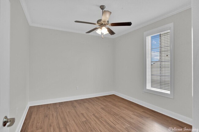 Building Photo - Luxury, Convenience & Fun All in One! Noth...