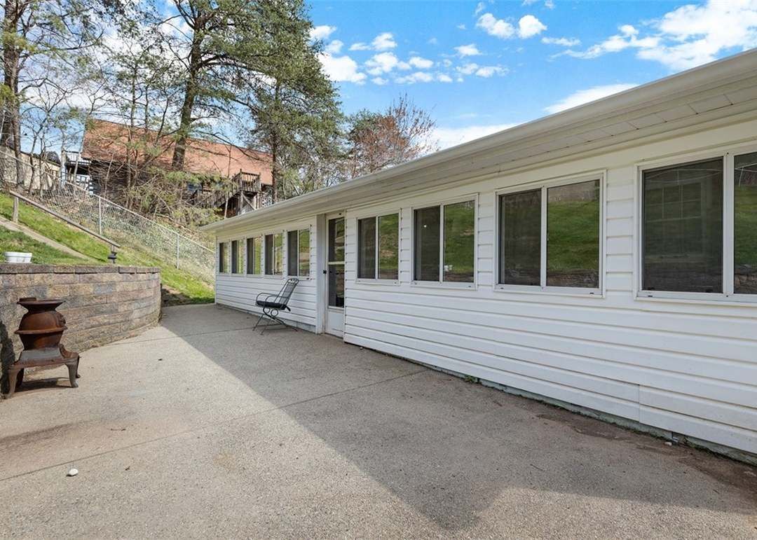 Building Photo - 185 Ridgeview Dr