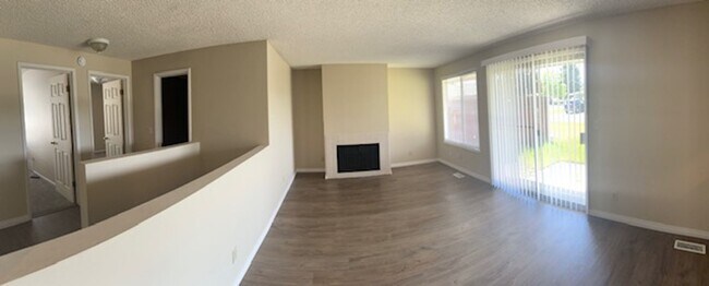 Building Photo - 1322