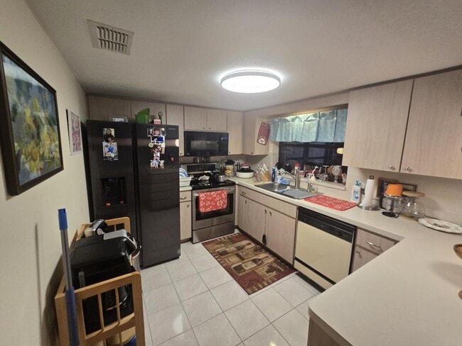 Building Photo - 4261 Paradise Cir